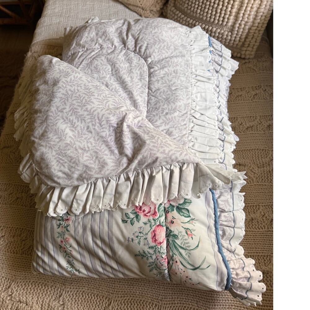 Vintage 80's Reversible Floral Comforter Eyelet Lace Ruffle Bedspread